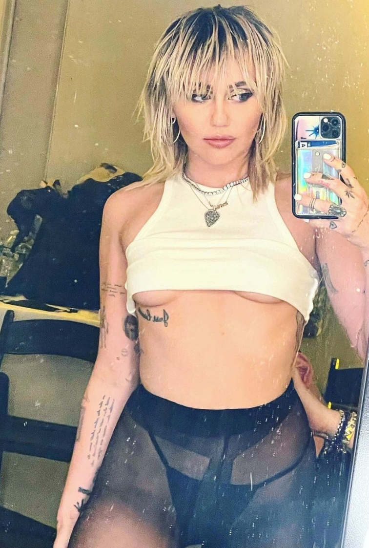 Miley cyrus standing next boob black girl